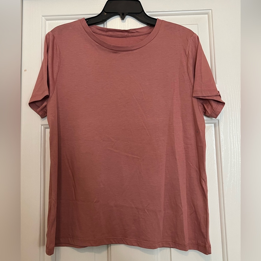 Short sleeve top.